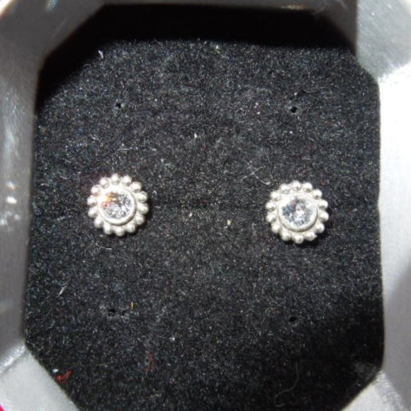 NIP Brighton Silver & Crytal Stud Earrings - Picture 7 of 7